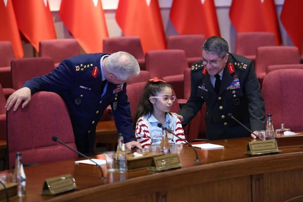 Bakan Güler, şehit ve gazi çocuklarıyla bir araya geldi