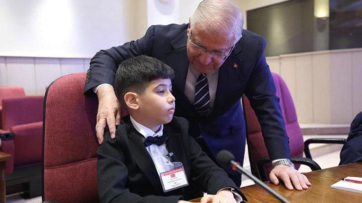 Bakan Güler, şehit ve gazi çocuklarıyla bir araya geldi