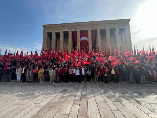 Bakan Tekin, öğrencilerle Anıtkabir'i ziyaret etti