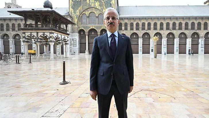 Ulaştırma ve Altyapı Bakanı Uraloğlu Emevi Camii’ni ziyaret etti