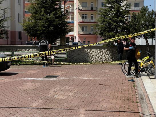 Cam silerken 4'üncü kattan düşüp öldü