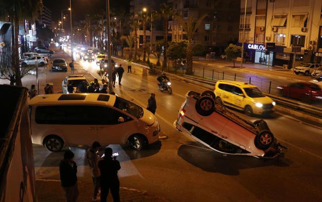 Refüje çıkan araç takla attı