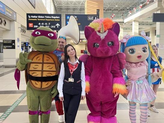 Havalimanında 23 Nisan coşkusu