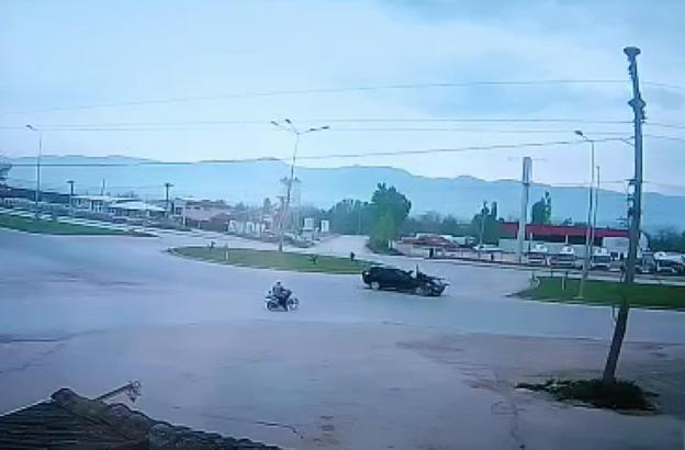 Tokat’ta otomobilin çarptığı motosikletin sürücüsü öldü; kaza kamerada