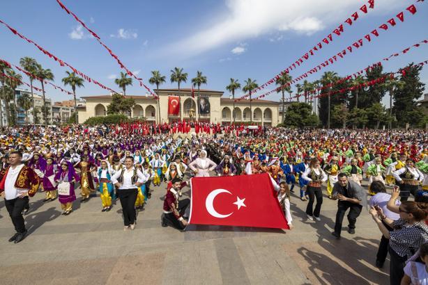 Mersin'de 23 Nisan coşkusu