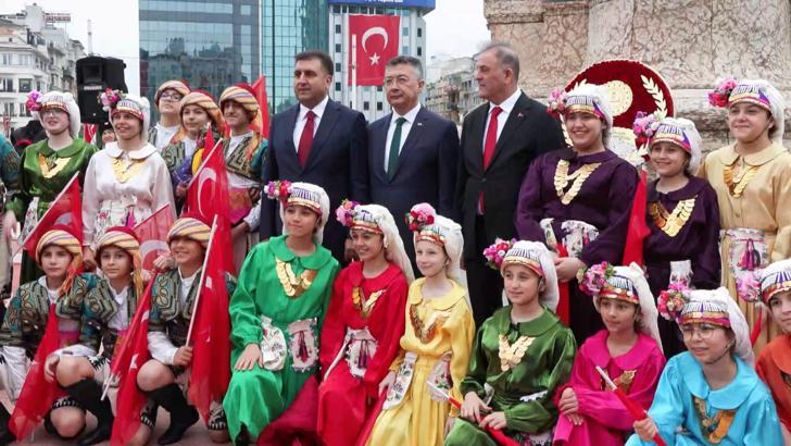 Taksim’de 23 Nisan Ulusal Egemenlik ve Çocuk Bayramı töreni