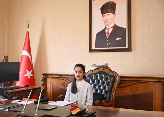 Antalya'nın çocuk valisi göreve başladı