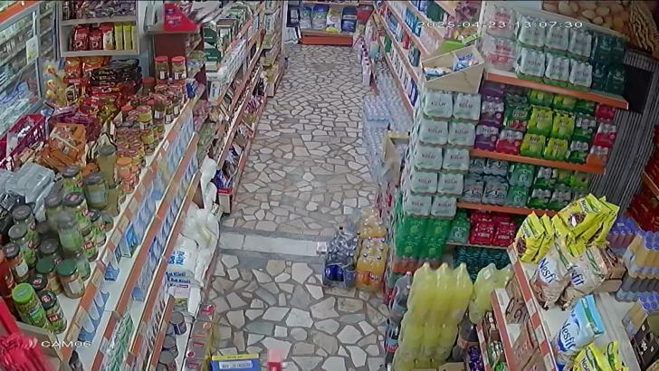 İstanbul- İstanbul'daki 6,2'lik deprem anı güvenlik kameralarına yansıdı / Ek görüntüyle