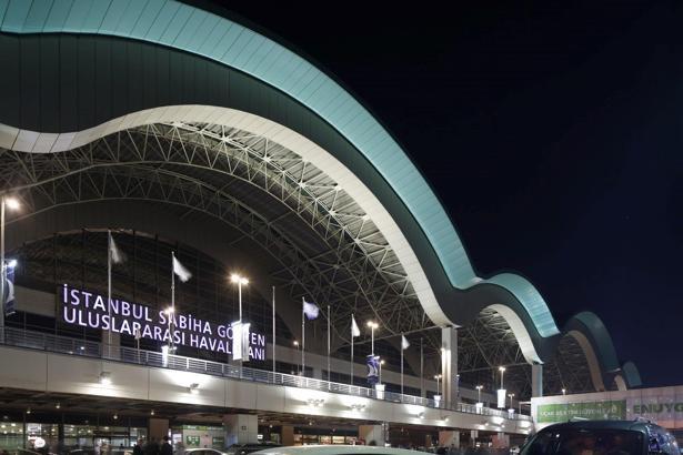 İstanbul - Deprem sonrasında havalimanlarında pist kontrolü için uçaklar pas geçti