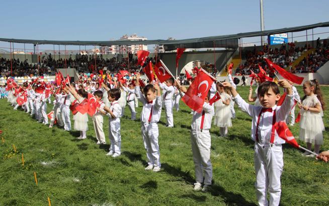 Kumluca'da '23 Nisan' kutlaması