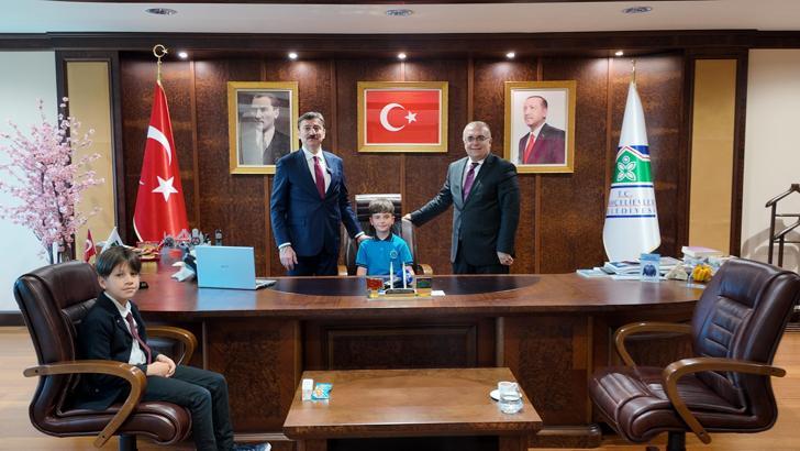 İstanbul - Bahçelievler Belediyesi'nde düzenlenen devir teslim töreninde deprem paniği