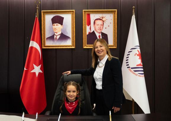 Rektör Prof.Dr. Aydın, 23 Nisan’da koltuğunu çocuklara bıraktı