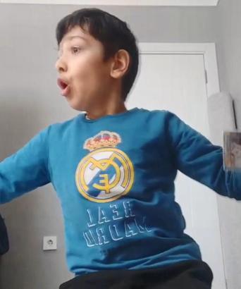 İstanbul - Depreme oyun oynarken odasında yakalandı; 'Deprem' diye bağırdı