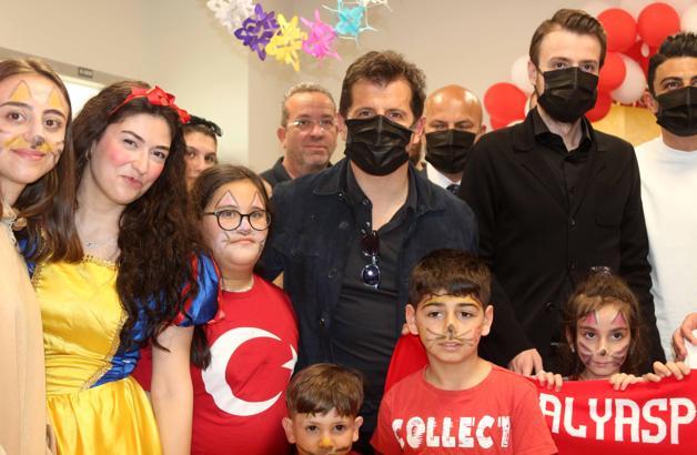 Antalyaspor yönetiminden tedavi gören çocuklara 23 Nisan ziyareti