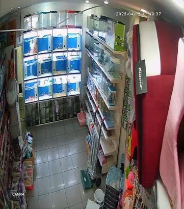 İstanbul- Sultangazi'de deprem anında yaşananlar güvenlik kameralarına yansıdı