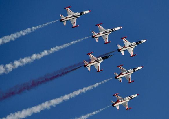 Türk Yıldızları'ndan Antalya'da nefes kesen gösteri