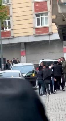 İstanbul - Sultangazi'de silahlı yol kavgası; deprem nedeniyle dışarda olan çocuğa kurşun isabet etti
