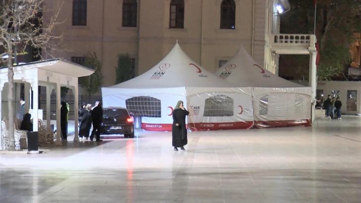 İstanbul - İstanbullular geceyi camiler, spor salonları ve parklarda geçirdi