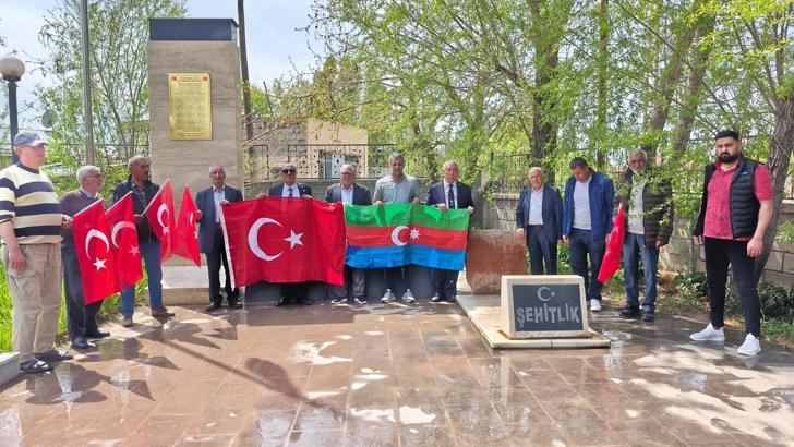 'Soykırım görmek isteyen Hakmehmet Şehitliği’ne gelsin'