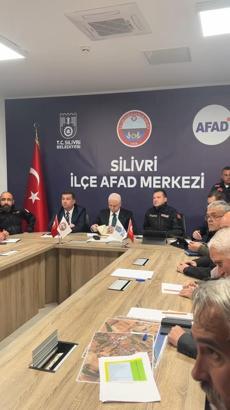 İstanbul- Vali Gül, depremin ardından 5 ilçede inceleme yaptı