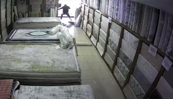 İstanbul - İstanbul'da deprem anları kamerada; kadınlar kuförde boya yaptırırken yakalandı