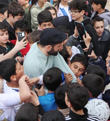Erzurumspor'da başkan, teknik direktör ve kaptana öğrencilerden yoğun ilgi