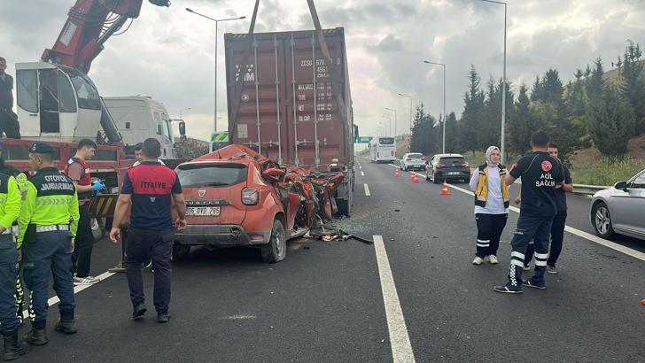 Osmaniye’de TIR’a arkadan çarpan otomobilin sürücüsü öldü