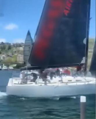 İstanbul - İstanbul Boğazı'nda deprem anları kamerada; yönü değişen yelkenli yan yattı