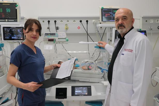 30 bin doğumda bir görülen hastalıkla doğan bebek, ameliyat edildi.