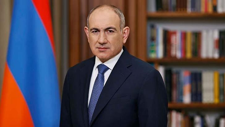 Paşinyan, Erivan'da Türk ve Azerbaycan bayraklarının yakılmasını kınadı