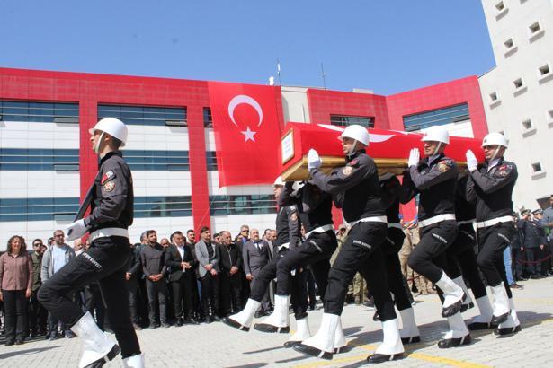 Halı sahada kalp krizinden hayatını kaybeden komiser için tören