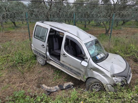 Takla atan hafif ticari araçtaki 3 kişi yaralandı