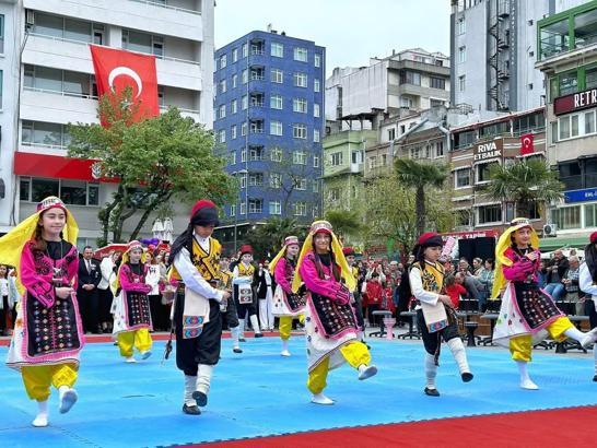 Bandırma'da 23 Nisan coşkuyla kutlandı