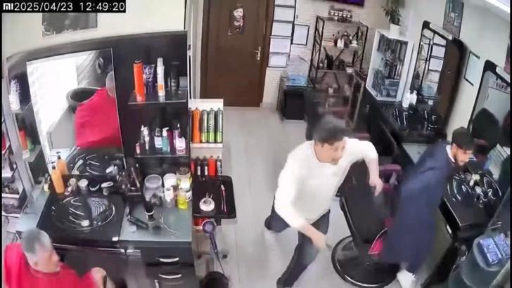 İstanbul - Depremden kaçmak yerine canına hiçe sayıp raflardaki ürünleri tuttu