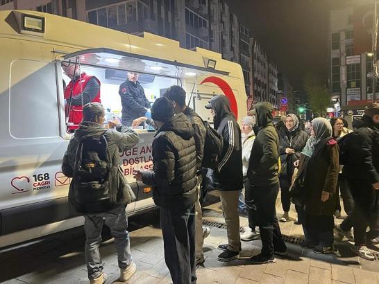 Kızılay toplanma alanlarında 1,4 milyon kişilik beslenme desteği verdiğini duyurdu