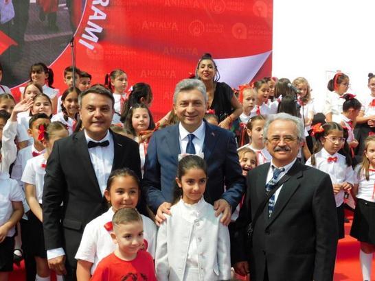 Minik kalplerden büyük konser