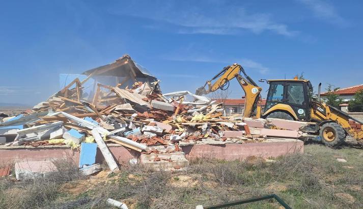 Odunpazarı Belediyesi, kaçak yapıları yıkmaya başladı