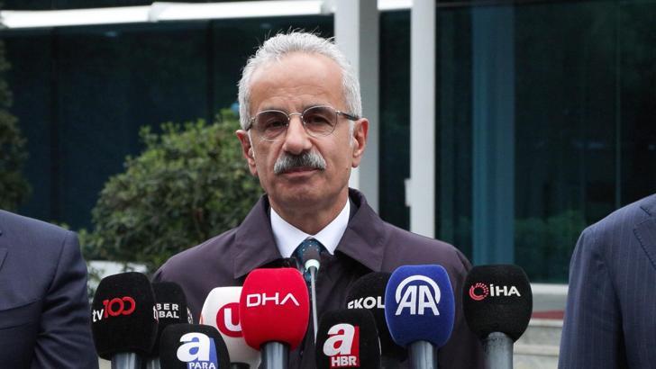 İstanbul - Bakan Uraloğlu: Dünkü depremlerde normalin 7 ile 10 kat üzerinde bir ses görüşmesi kapasitesi oluştu