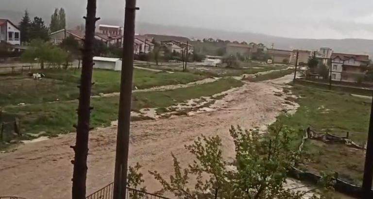 Kırıkkale'de sağanak; dereler taştı, evleri su bastı