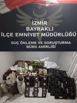 İzmir'de uyuşturucuya 2 gözaltı