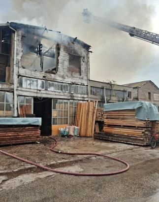 Isparta'da kereste imalathanesinde yangın