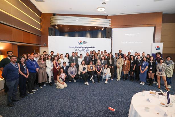 Özgür Özel, gençlerle buluştu