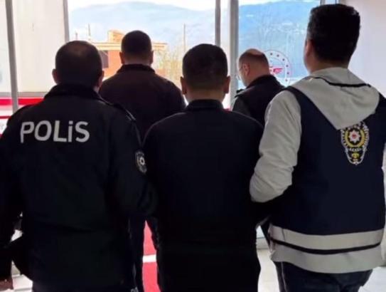 ‘Kasten öldürme’ suçundan aranan kişi gizli bölmede yakalandı