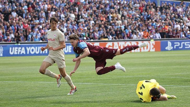 Trabzonspor 19 Yaş Altı Takımı, Avusturya’nın Salzburg takımını 2-1 yenerek finale yükseldi