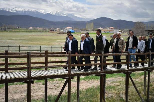 Vali Çiçek ve Başkan Büyükkılıç, Sultan Sazlığı'nda incelemelerde bulundu