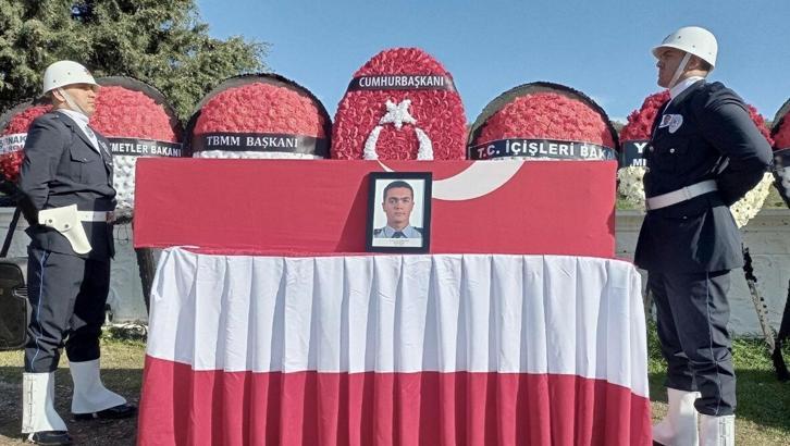 TIR'ın çarpması ile şehit olan polis memuru, memleketine uğurlandı (2)