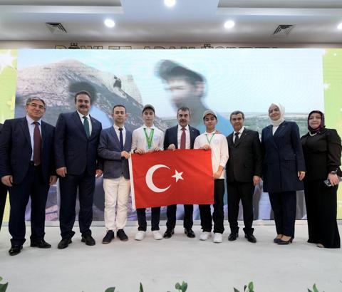Bakan Tekin, Türkmenistan’da 2'nci Uluslararası Matematik Olimpiyatı Ödül Törenine katıldı