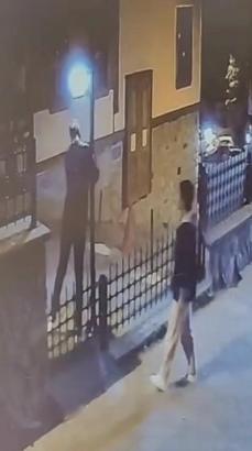 İzmit Belediye Başkanı'ndan sokak lambasını kıran kişiye: Yapma çocuğum