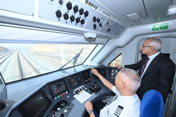 Bakan Uraloğlu: Ankara-Sivas YHT hattı 1,6 milyon yolcuya hizmet verdi