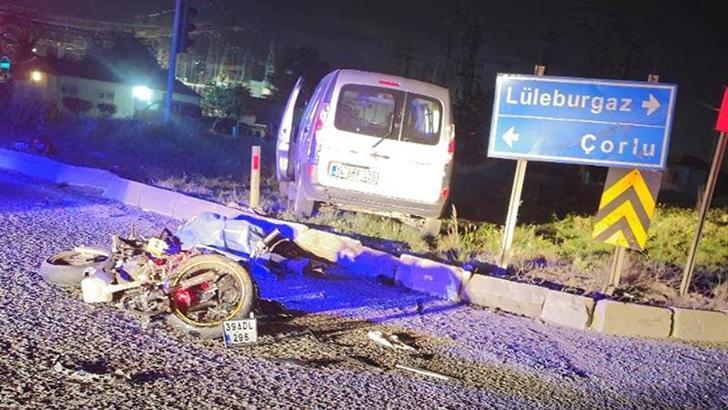 Hafif ticari araç ile motosiklet çarpıştı; 1 ölü, 1 yaralı